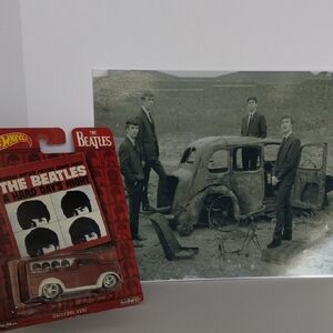 2016 Hot Wheels Beatles Die Cast Van Includes 8x10 Beatles Photo